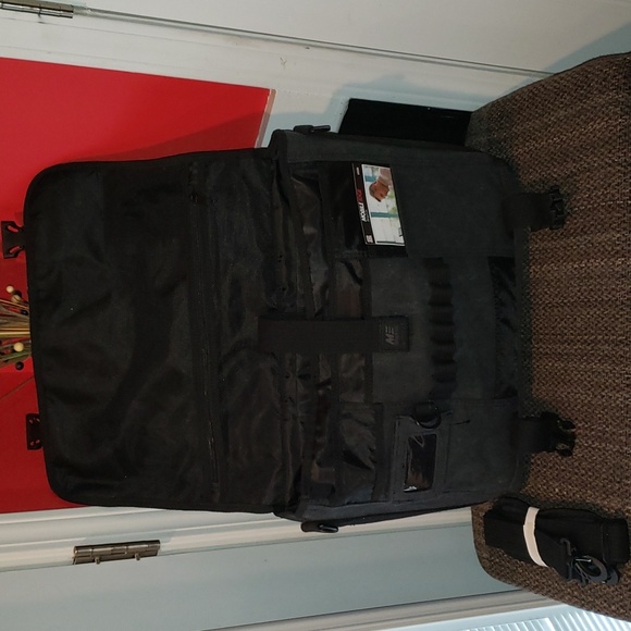 FF 💘🖤💘BRAND NEW MOBILE EDGE BLACK/GRAY 17.3" ECO-FRIENDLY LAPTOP MESSENGER - Picture 8 of 16